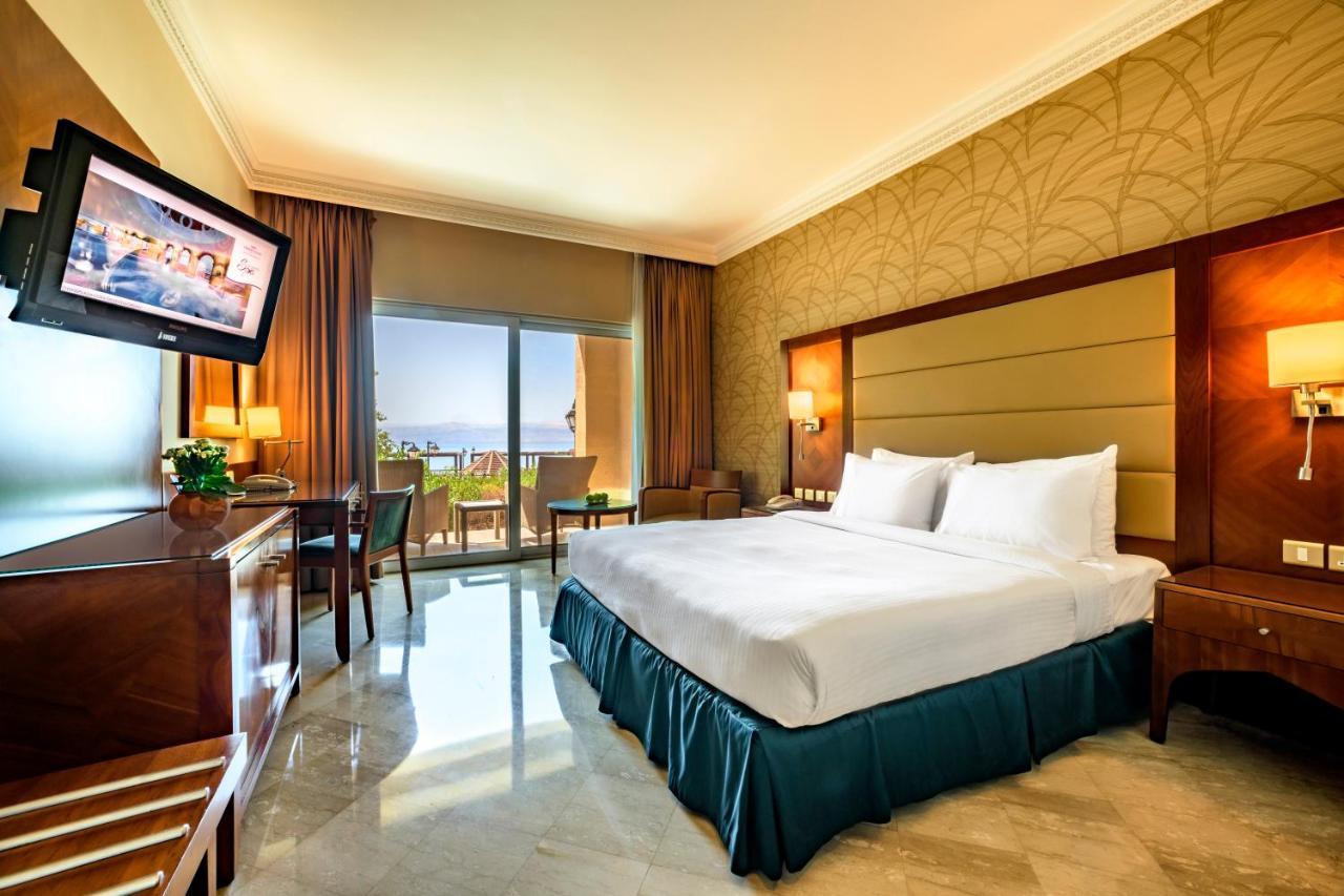 Crowne Plaza Jordan Dead Sea Resort & Spa By Ihg Sweimeh Zewnętrze zdjęcie A room at the hotel