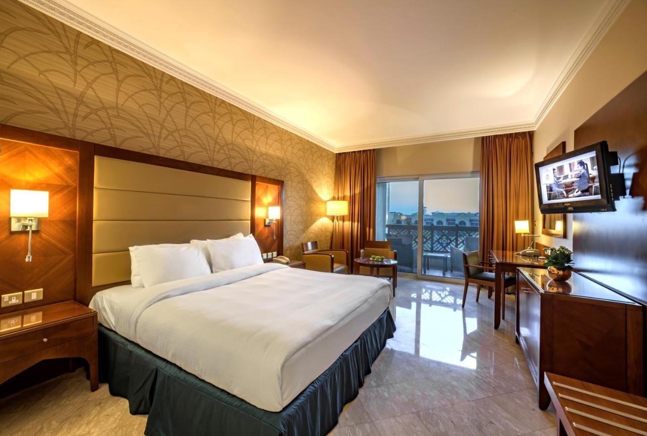 Crowne Plaza Jordan Dead Sea Resort & Spa By Ihg Sweimeh Zewnętrze zdjęcie A room at the hotel